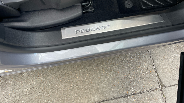 Peugeot 3008 1.2 PureTech Allure Premium+ 5dr EAT8 Petrol Estate